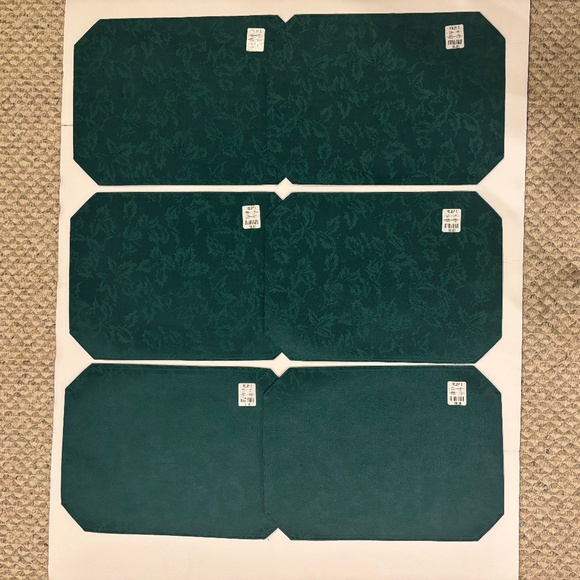 NWT Bardwil Linens Placemat Winter Holly Green 13"x18" (Set of 6) - Picture 2 of 2